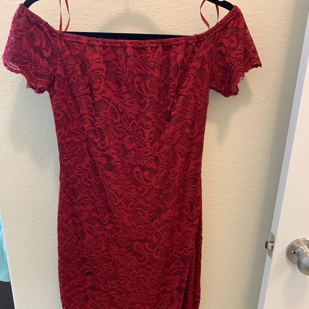Long dark red dreSs size large